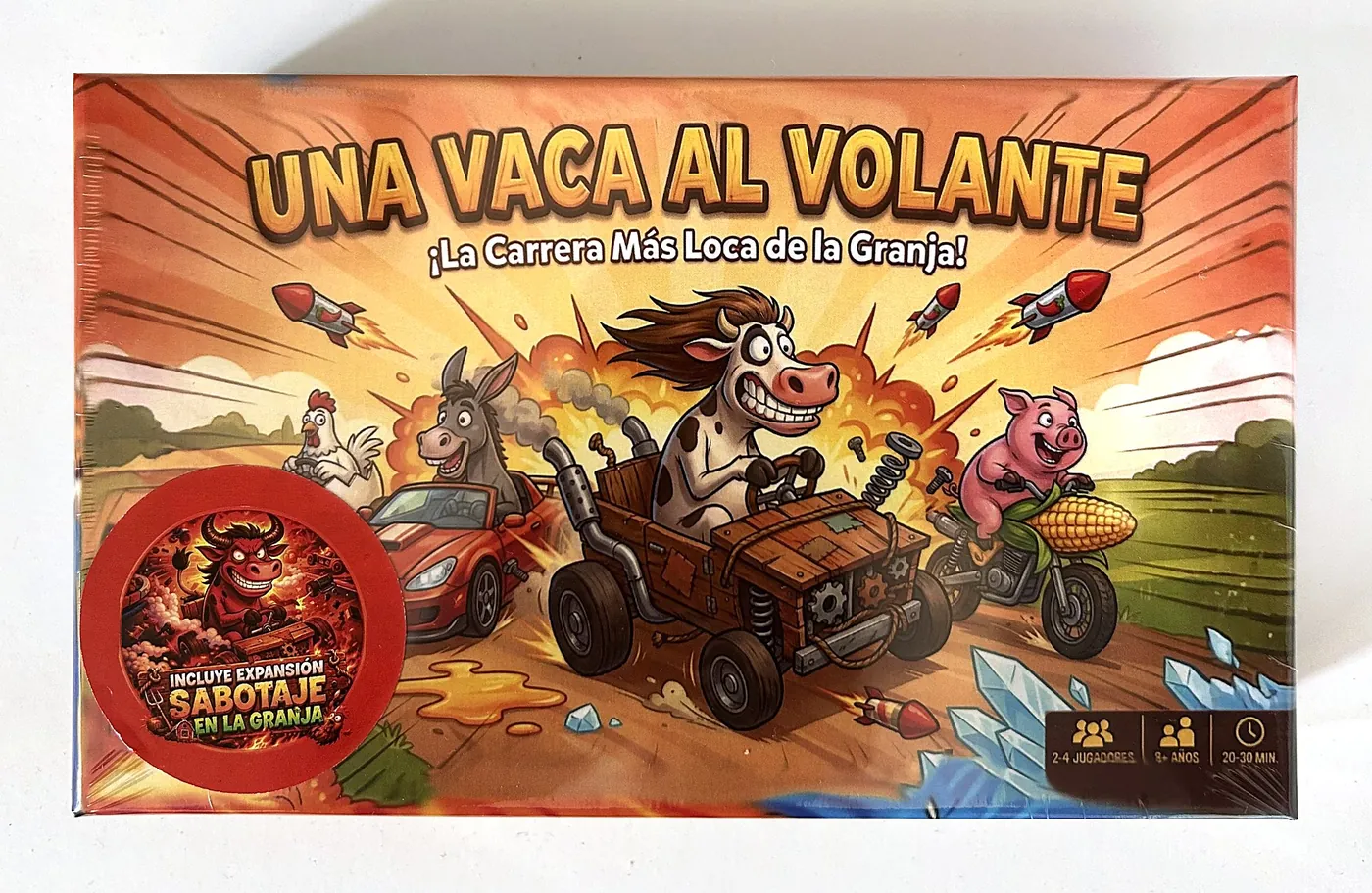 Caja de Una Vaca al Volante, Edición Fundadores, con la pegatina Incluye expansión Sabotaje en la Granja