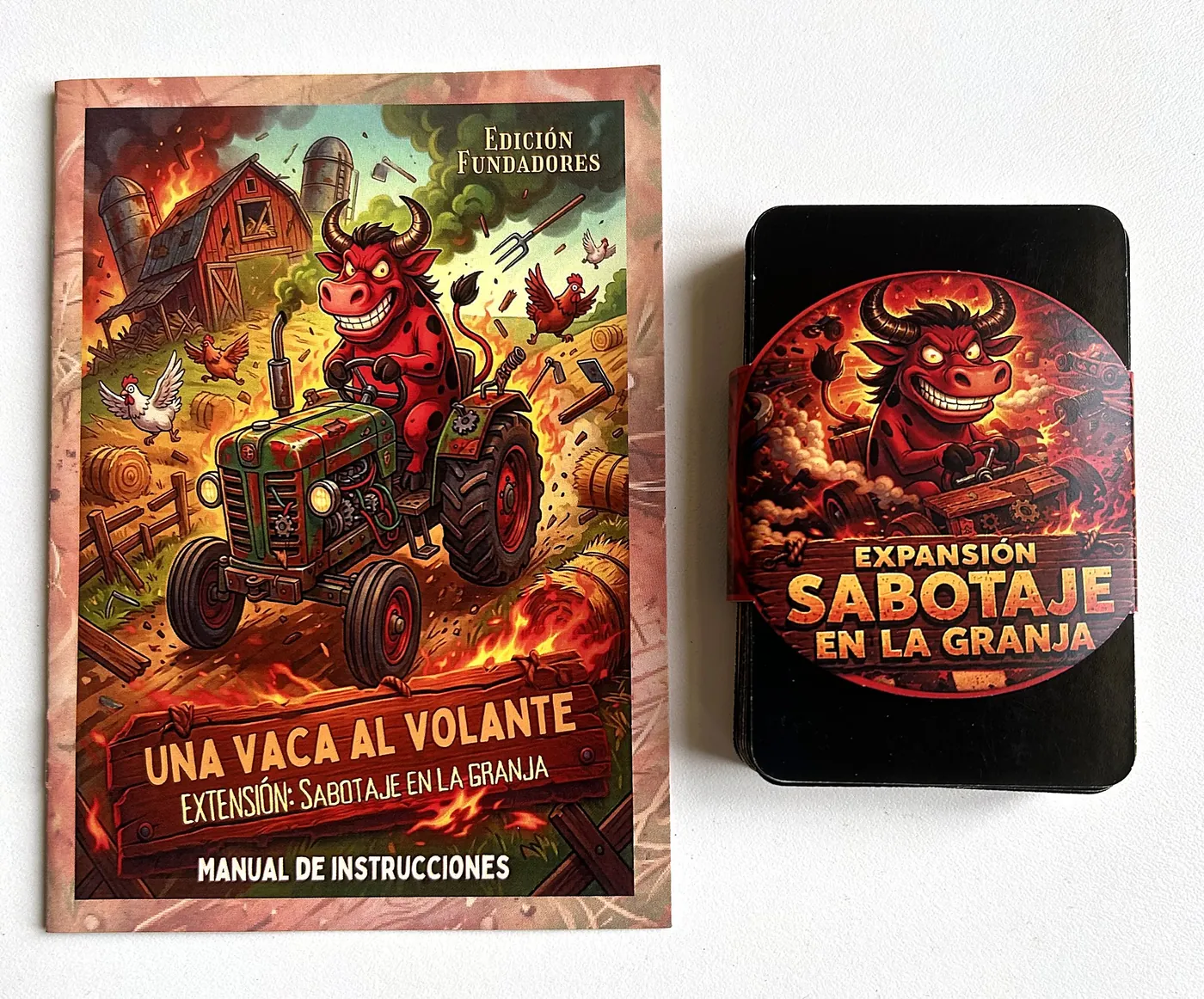Manual de instrucciones y mazo de la expansión Sabotaje en la Granja, Edición Fundadores